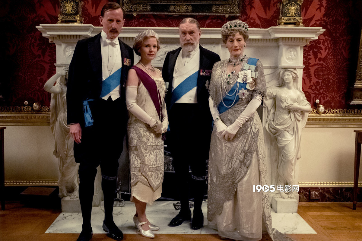 《唐顿庄园》曝新片段 老伯爵夫人“舌战”对手