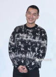 兑现承诺！《南方车站》路演 胡歌解锁寸头新造型