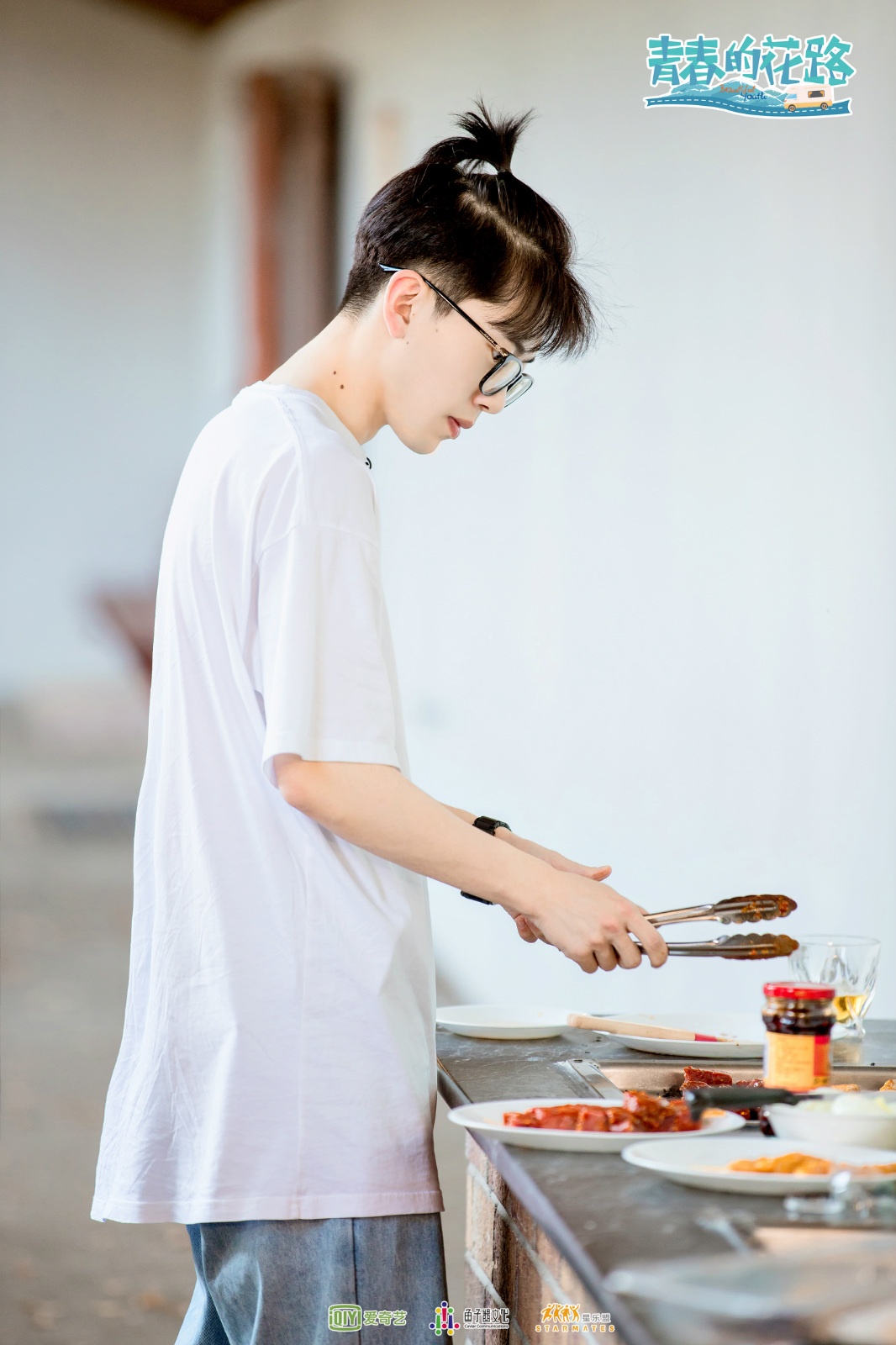费启鸣录《青春的花路》辣酱不离手 厨艺被膜