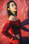 宋茜著抹胸紅裙出席活動 優(yōu)雅時髦盡顯冷艷嫵媚
