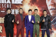 《緊急救援》主創(chuàng)亮相紅毯 彭于晏激動抱起張涵予