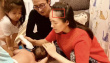 章子怡为儿子剃头汪峰醒醒围观 网友：发际线高了