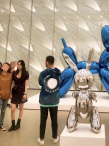 網(wǎng)友洛杉磯偶遇歐陽娜娜看畫展 穿小性感深V短裙