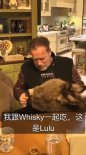 施瓦辛格呼吁不要外出！爱宠小马小驴被“锁喉”