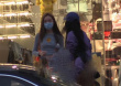 王菲女兒李嫣攜閨蜜做頭發(fā) 身穿露臍裝秀纖細(xì)蠻腰