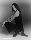 孟美岐時(shí)尚寫真曝光 黑長直張揚(yáng)隨性眼神堅(jiān)定