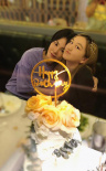 王菲为李嫣庆14岁生日 女儿手机壳竟是老妈表情包