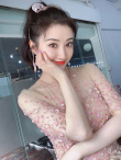 景甜分享开工美照 穿花朵裙绑马尾少女感十足