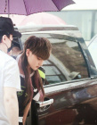 女团C位出道！黄子韬上班路透 红色长发侧颜优越