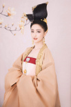 梦回大唐！佟丽娅唐装造型眉目如画 一颦一笑绝美