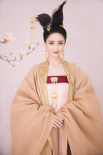梦回大唐！佟丽娅唐装造型眉目如画 一颦一笑绝美