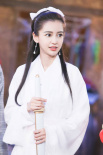 楊穎“小龍女”造型曝光 一襲白衣仙氣十足凸顯古典美