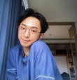伊能靜兒子近照曝光 染金發(fā)戴設(shè)計(jì)感耳環(huán)超前衛(wèi)