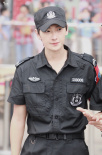 楊洋《元氣滿滿的哥哥》新路透 保安服造型接地氣
