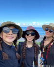 姐妹們的旅行！SHE全副武裝相約爬山全員梳麻花辮