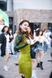 37歲金莎脫“甜”！掀劉海嘗試濕發(fā)造型颯爽帥氣
