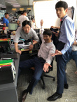 白敬亭分享與趙又廷合照 吐槽：被迫陪領(lǐng)導(dǎo)妖嬈
