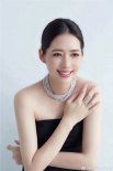 郭碧婷曝近照颜值不掉线 穿黑裙巧遮孕肚幸福灿笑