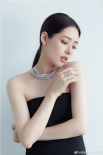 郭碧婷曝近照颜值不掉线 穿黑裙巧遮孕肚幸福灿笑