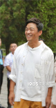 王宝强百花奖直播重回少林寺 感念师恩现场比武