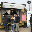 好暖心！湯唯開(kāi)工第一天 公婆帶全家人送應(yīng)援車