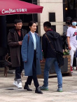 张一山《亲爱的你》路透 与李沁手挽手逛街超甜蜜