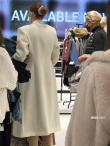 产后首现身！吉吉和妈妈逛街 产女2月后身材恢复