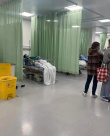 李希侃醫(yī)院看病被偶遇 戴口罩躺病床上畫面曝光