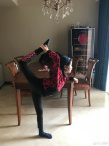 基因强大！左小青女儿模仿妈妈一字马相似度百分