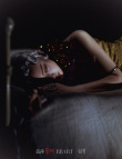 戚薇銀發(fā)夢境大片摩登復(fù)古 吊帶裙勾勒曼妙身材