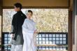 板野友美分享與丈夫結(jié)婚照 穿傳統(tǒng)婚服笑容幸福