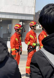 配一脸！邓伦龚俊极挑路透 消防员制服造型曝光
