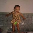 白敬亭旧照曝光 童年时曾穿过裙子小脸圆润可爱