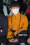 不進娛樂圈·丁真出席時裝周 穿民族服飾乖巧看秀