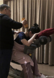旧伤复发？刘亦菲深夜针灸 颈肩插满长针惹人心疼