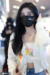 春日少女！鞠婧祎彩色花朵抹胸 肌膚白皙清新可人