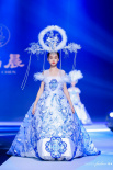 钟丽缇张伦硕两位女儿走秀 妆容精致气场全开