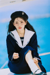 日系妹妹！杨超越晒水手服夏日写真 精致似洋娃娃