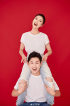 王彦霖官宣与大学同学艾佳妮结婚：喜提个媳妇儿