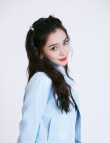 Angelababy蓝色挂耳染青春靓丽 穿短裙秀长腿
