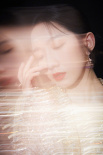 孟美岐获年度潜力演员 抢眼流光亮片西装闪耀亮相
