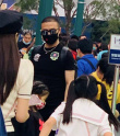网友环球偶遇章子怡一家五口 汪峰解锁寸头新造型