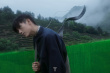 陳飛宇曝“茶味”大片！頭戴斗笠雨霧繚繞意境足