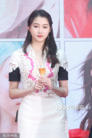 97的輸給92的！與娜扎同臺(tái) 關(guān)曉彤造型氣質(zhì)輸慘了