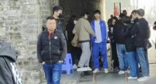 王俊凯助理斥片场粉丝群聚 呼吁互相尊重理智追星