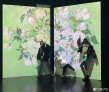 章子怡汪峰一家五口看展览 小儿子背影出镜超可爱
