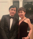 刘嘉玲56岁生日趴像颁奖典礼 爱夫梁朝伟腼腆亮相