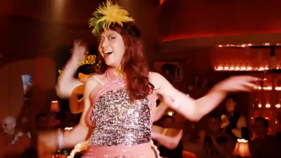 巴黎宝贝：邓超男扮女装，上台救场