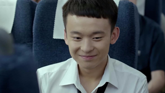 《青春派》：初恋上大学即将离开，董子健依依不舍十八相送