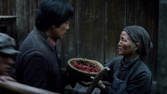 血战湘江：乡亲拿土特产送别将士，主席承诺打胜仗回家